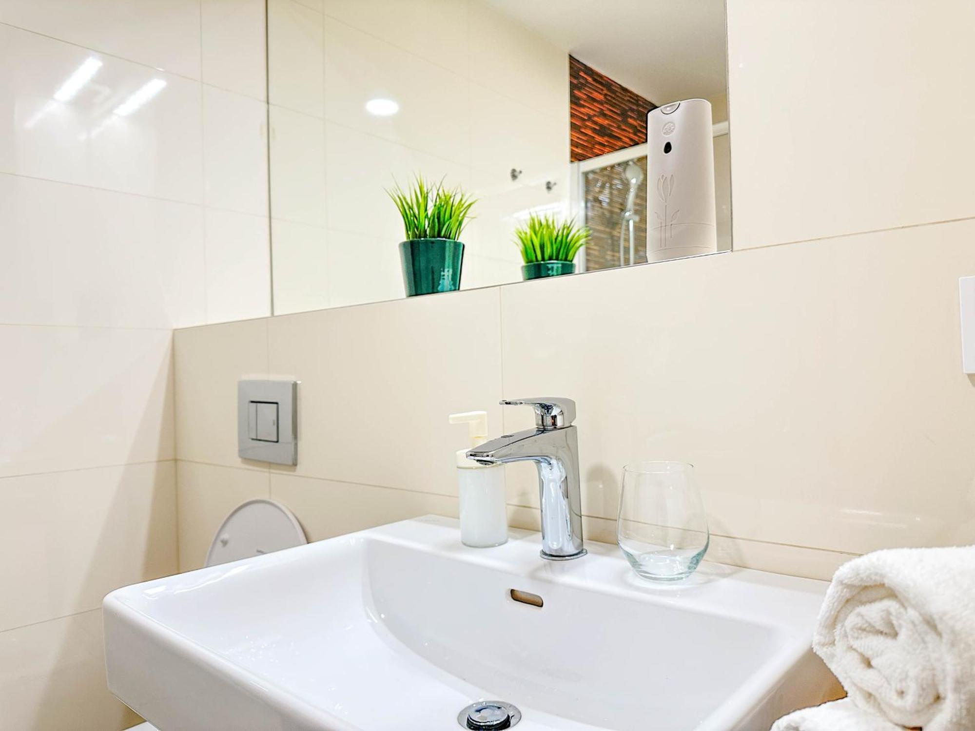 Cozy In 1 Next To Florenc Station Apartamento *